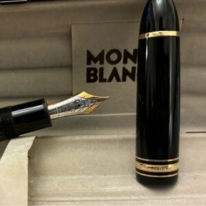 Mont Blanc
MEISTERSTÜCK GOLD-COATED FOUNTAIN PEN